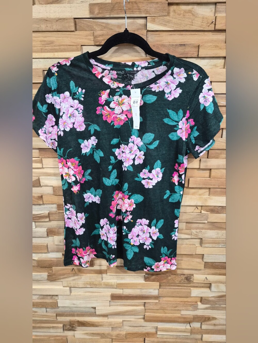 Ann Taylor Green Floral Crewneck Tee with Pink Blooms - Size S - New With Tag